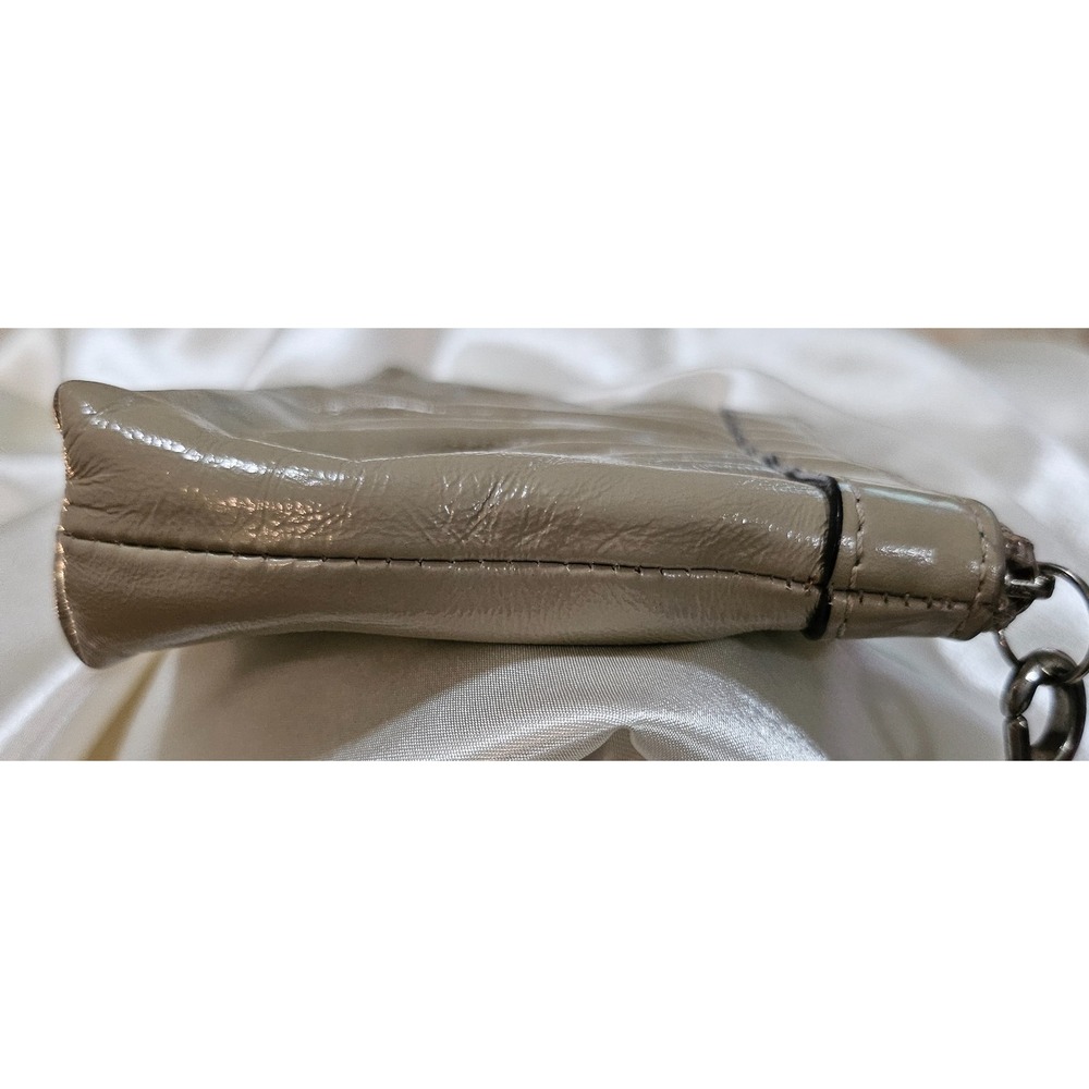 Coach Dark Cream or Beige Pleated Wristlet Patent Leather/Teal Interior - Picture 4 of 7